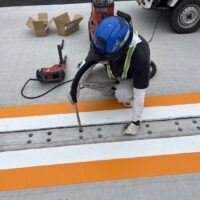 島根県出雲市多伎町 高速道路 中央分離帯ワイヤーロープ用アンカー工事（アンゼックス使用）