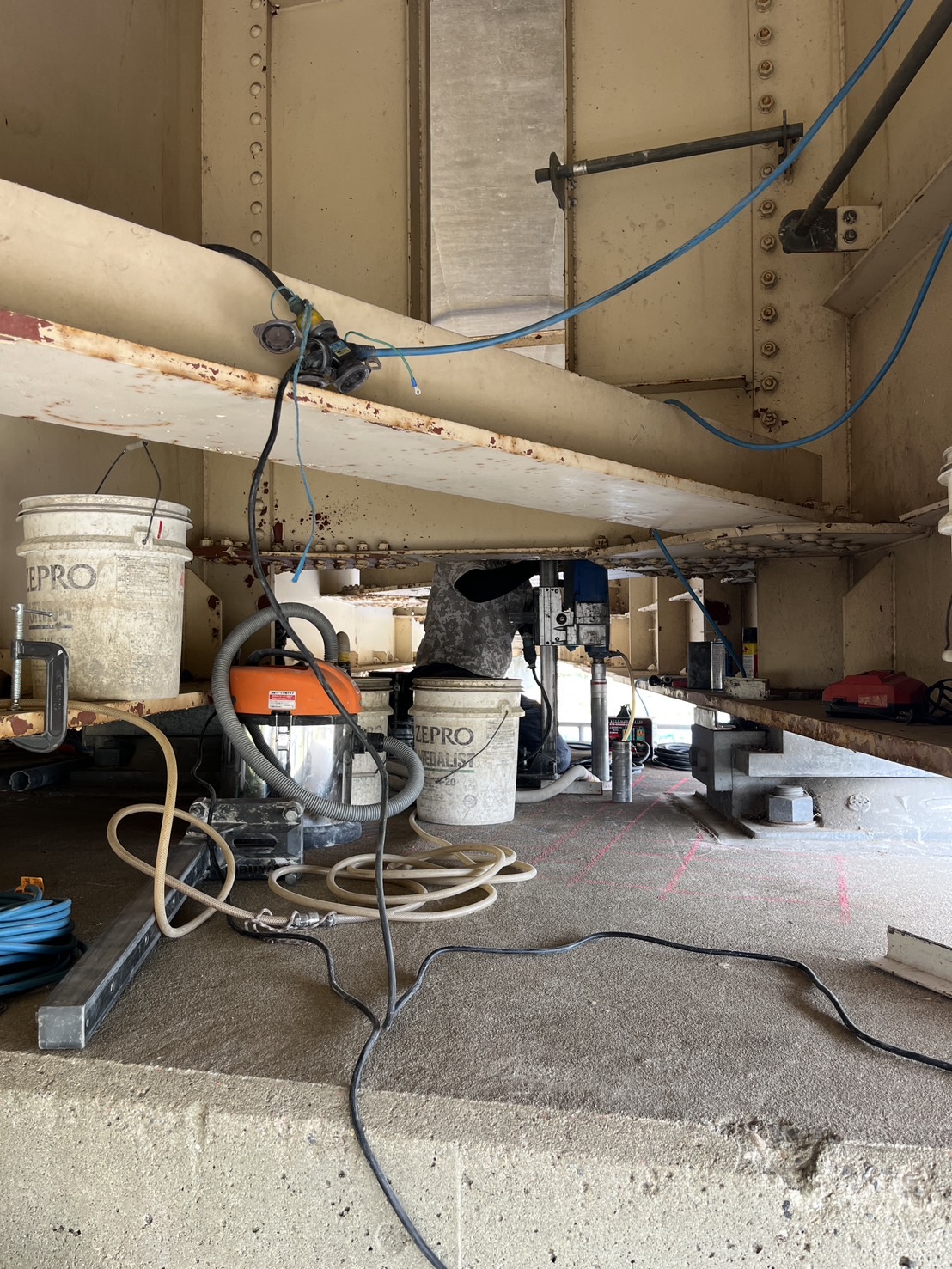 コア抜き後のコンクリートガラ