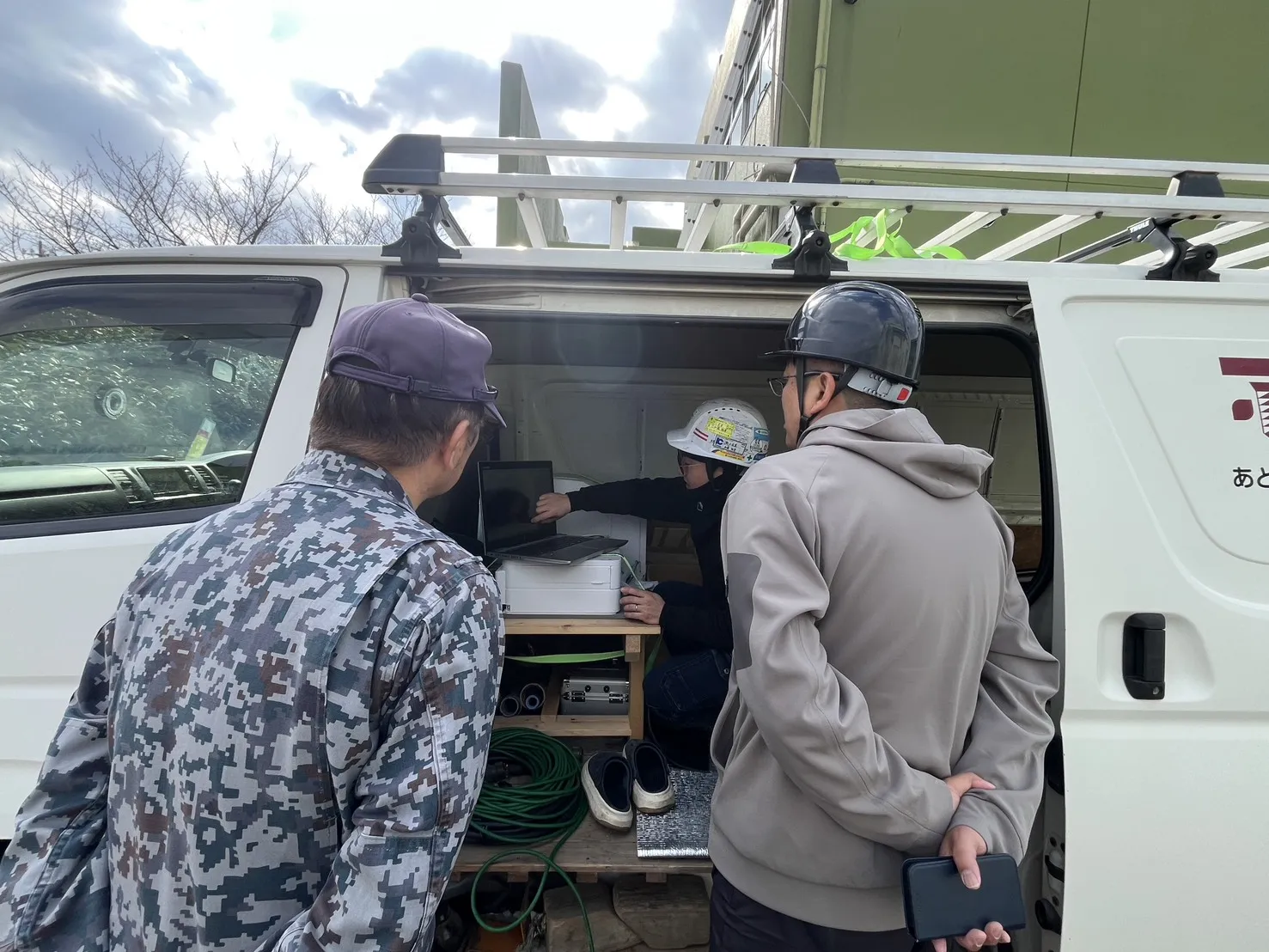 浜松市の公共施設でのコア抜き工事の様子2